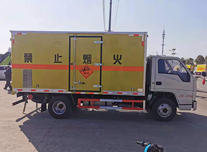 洛南爆破器材运输车技术升级与安全合规新趋势